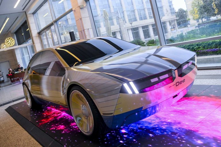 Tanulmányautót mutatott be a BMW Debrecenben