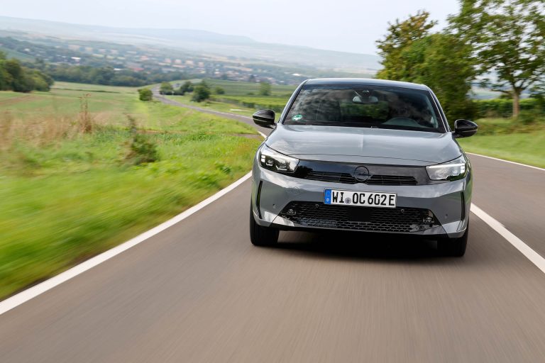 Még az év vége előtt megérkezik a hazai kereskedésekbe az új Opel Corsa